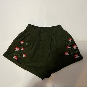 Embroidered Green mushroom Women's Shorts 🩵
